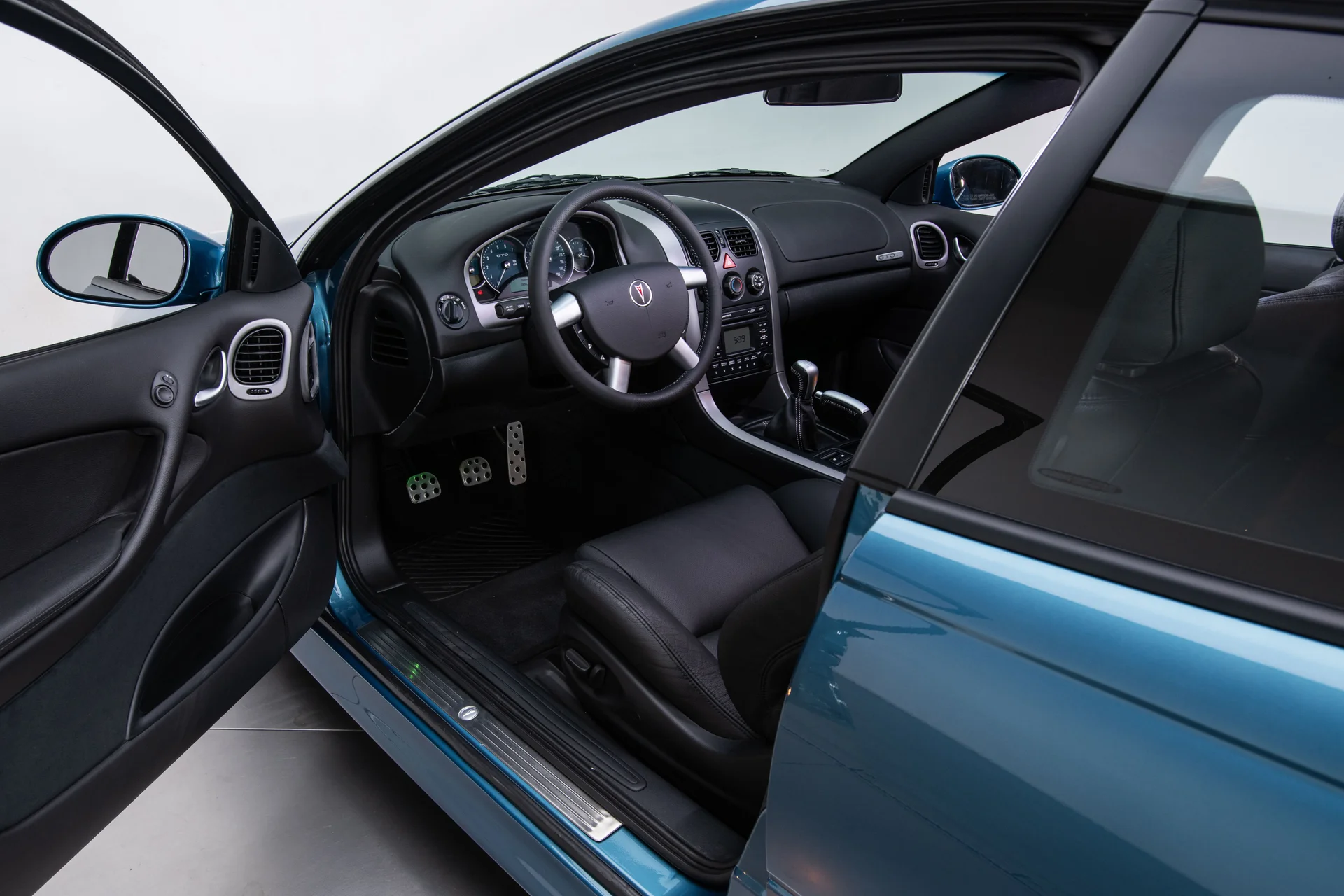 2004 Pontiac GTO - Image 11